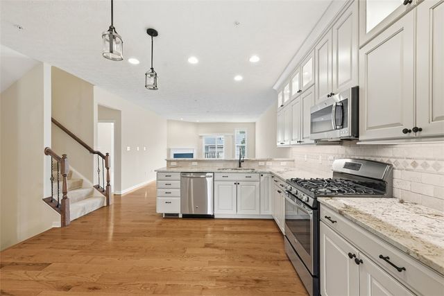 306 Trafalgar Sq, Cranberry Twp, PA 16066