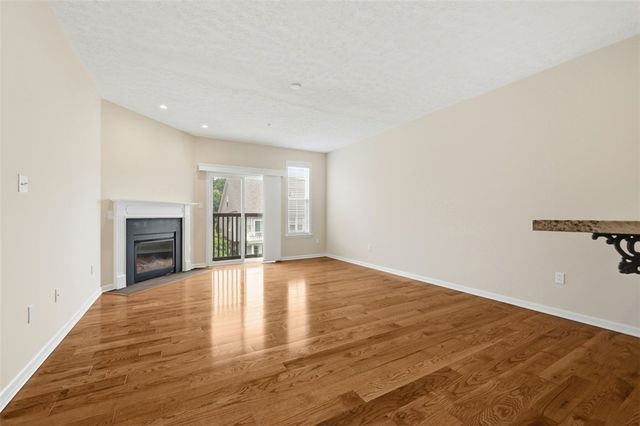 306 Trafalgar Sq, Cranberry Twp, PA 16066