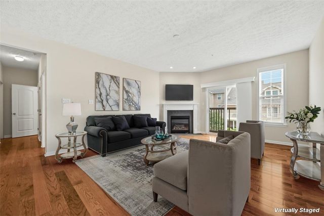 306 Trafalgar Sq, Cranberry Twp, PA 16066