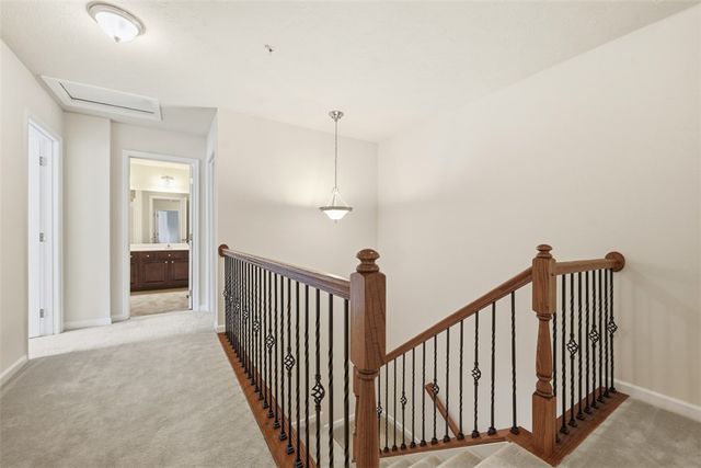 306 Trafalgar Sq, Cranberry Twp, PA 16066