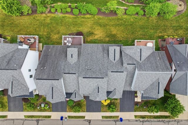 306 Trafalgar Sq, Cranberry Twp, PA 16066