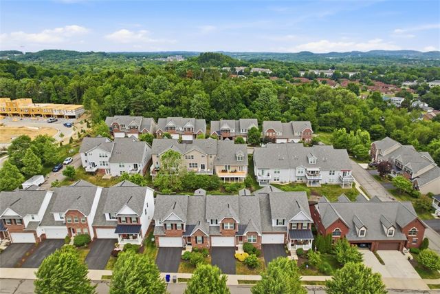 306 Trafalgar Sq, Cranberry Twp, PA 16066