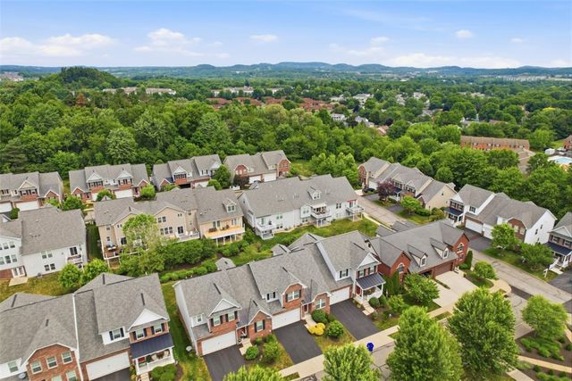 306 Trafalgar Sq, Cranberry Twp, PA 16066
