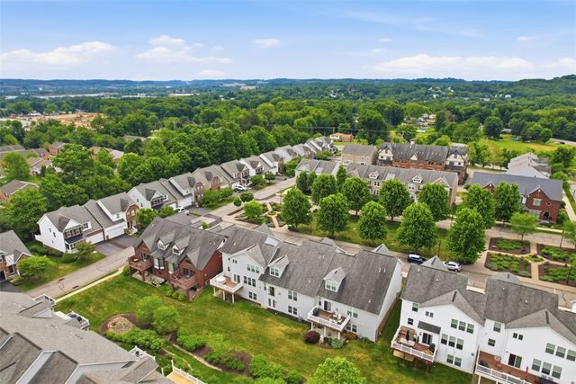 306 Trafalgar Sq, Cranberry Twp, PA 16066