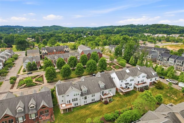 306 Trafalgar Sq, Cranberry Twp, PA 16066