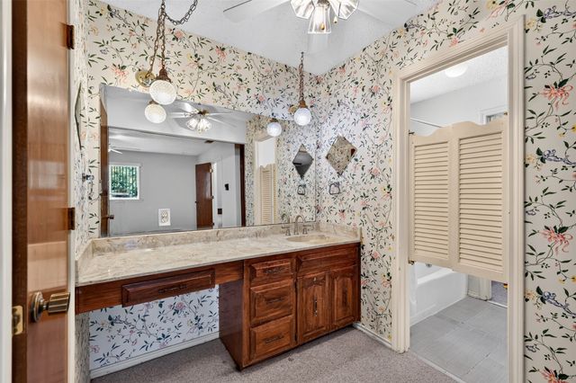 3905 Palomino Drive, Benbrook, TX 76116
