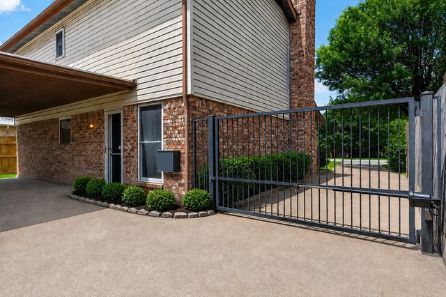 3905 Palomino Drive, Benbrook, TX 76116