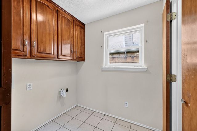 3905 Palomino Drive, Benbrook, TX 76116