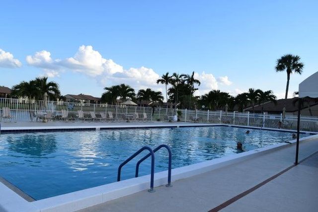 802 Sky Pine Way E2, Greenacres, FL 33415
