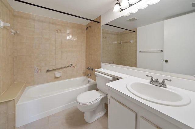 802 Sky Pine Way E2, Greenacres, FL 33415