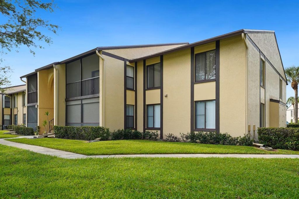 802 Sky Pine Way E2, Greenacres, FL 33415