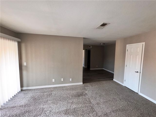 4450 Sandy River Drive 90, Las Vegas, NV 89103