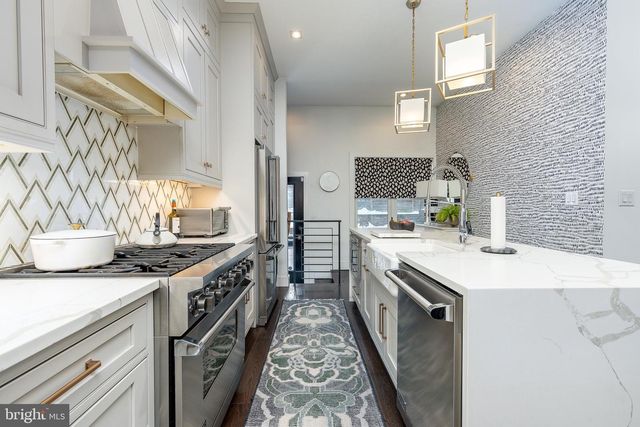 805 N LECOUNT ST, Philadelphia, PA 19130