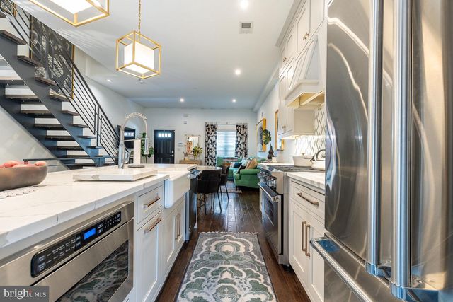 805 N LECOUNT ST, Philadelphia, PA 19130