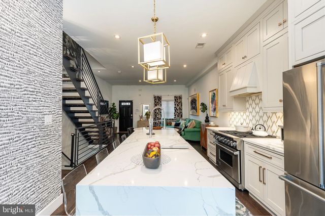 805 N LECOUNT ST, Philadelphia, PA 19130