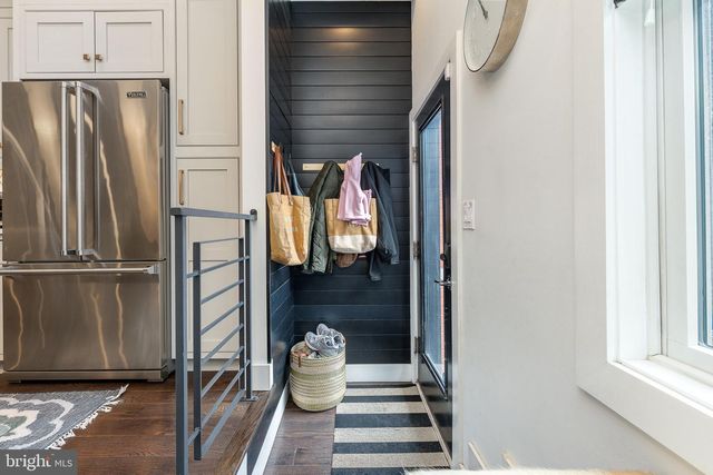 805 N LECOUNT ST, Philadelphia, PA 19130