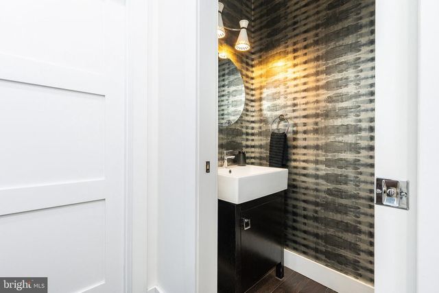 805 N LECOUNT ST, Philadelphia, PA 19130