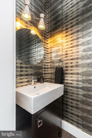 805 N LECOUNT ST, Philadelphia, PA 19130