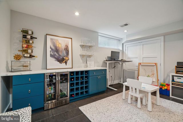 805 N LECOUNT ST, Philadelphia, PA 19130