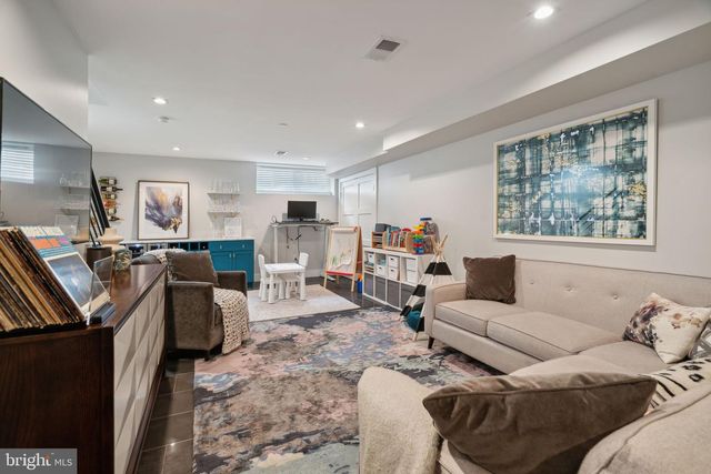 805 N LECOUNT ST, Philadelphia, PA 19130