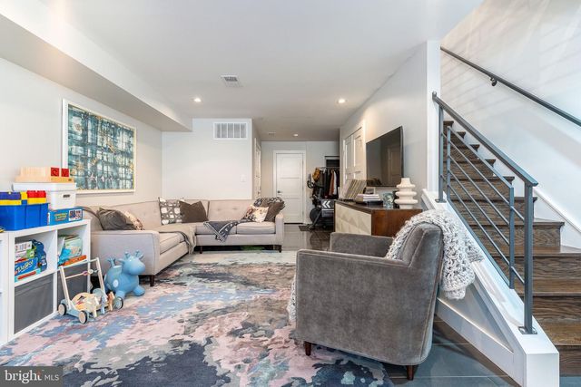 805 N LECOUNT ST, Philadelphia, PA 19130