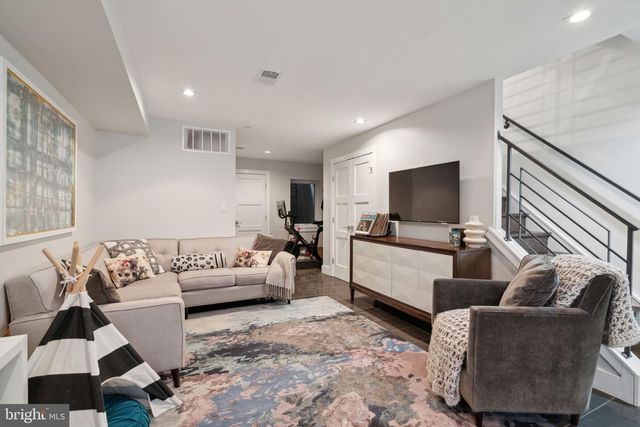 805 N LECOUNT ST, Philadelphia, PA 19130