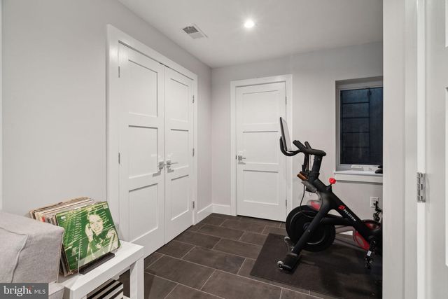 805 N LECOUNT ST, Philadelphia, PA 19130