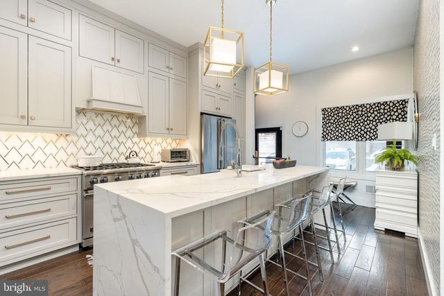 805 N LECOUNT ST, Philadelphia, PA 19130