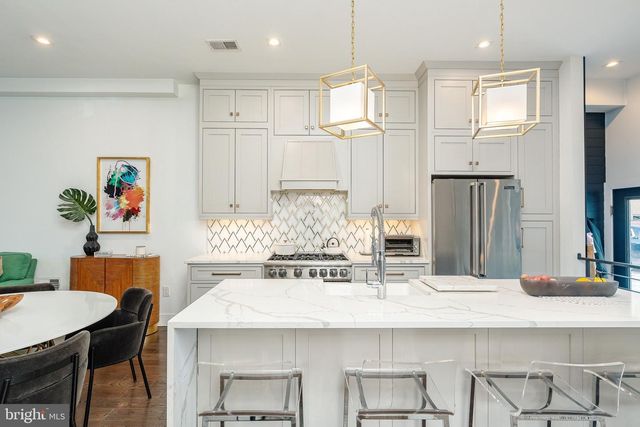 805 N LECOUNT ST, Philadelphia, PA 19130