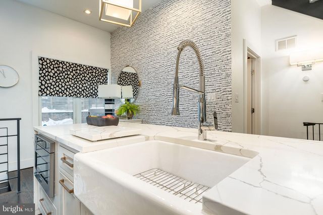 805 N LECOUNT ST, Philadelphia, PA 19130