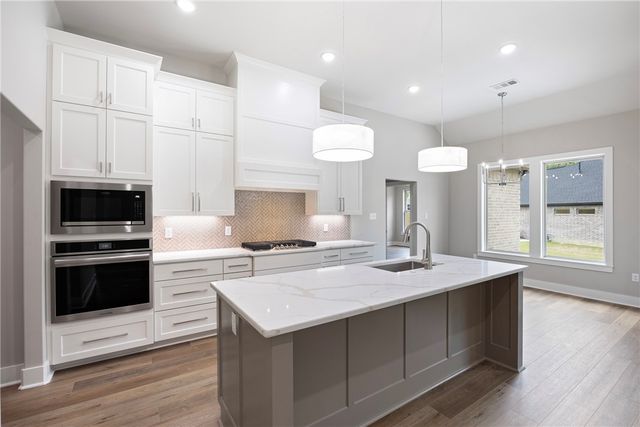 1313 Elk Horn Drive, Russellville, AR 72802