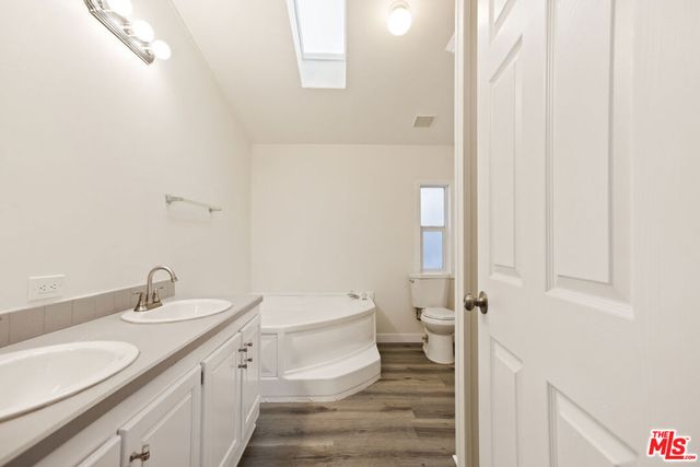 8250 Lankershim Boulevard 33, North Hollywood, CA 91605