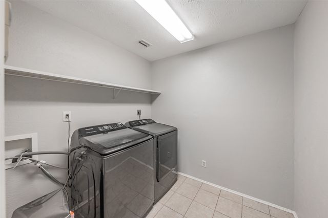 714 Woodlawn Lane, Grand Prairie, TX 75052