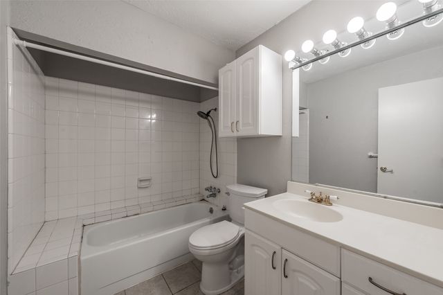 714 Woodlawn Lane, Grand Prairie, TX 75052