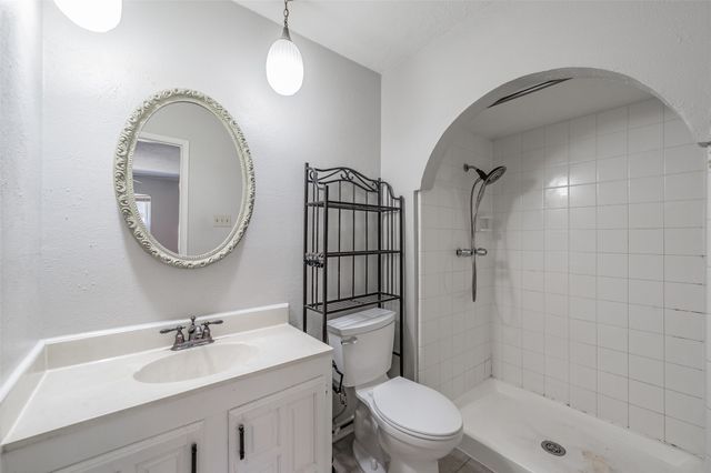 714 Woodlawn Lane, Grand Prairie, TX 75052