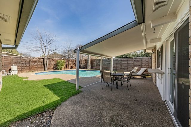 714 Woodlawn Lane, Grand Prairie, TX 75052