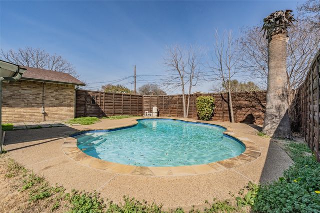 714 Woodlawn Lane, Grand Prairie, TX 75052