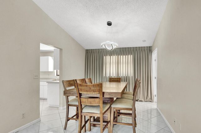 105 Sunflower Circle, Royal Palm Beach, FL 33411