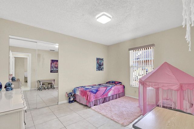 105 Sunflower Circle, Royal Palm Beach, FL 33411