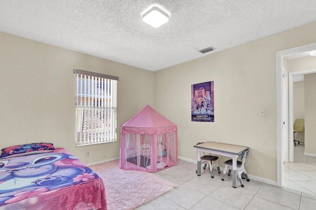 105 Sunflower Circle, Royal Palm Beach, FL 33411