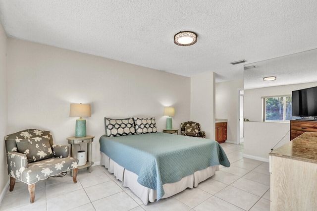 105 Sunflower Circle, Royal Palm Beach, FL 33411