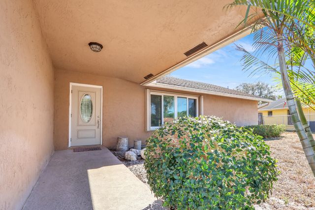 105 Sunflower Circle, Royal Palm Beach, FL 33411