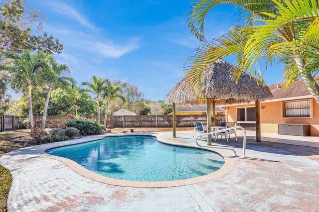 105 Sunflower Circle, Royal Palm Beach, FL 33411