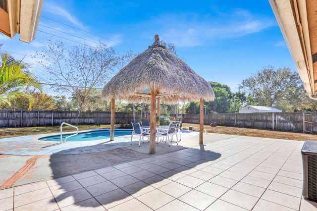 105 Sunflower Circle, Royal Palm Beach, FL 33411