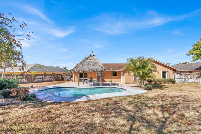 105 Sunflower Circle, Royal Palm Beach, FL 33411