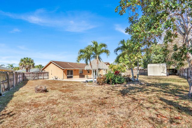 105 Sunflower Circle, Royal Palm Beach, FL 33411