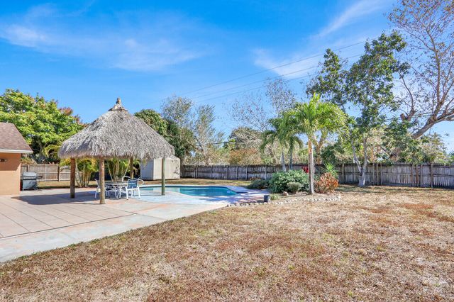 105 Sunflower Circle, Royal Palm Beach, FL 33411