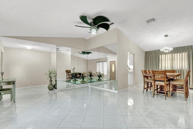 105 Sunflower Circle, Royal Palm Beach, FL 33411