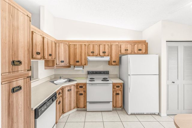 704 Sunny Pine Way C, Greenacres, FL 33415