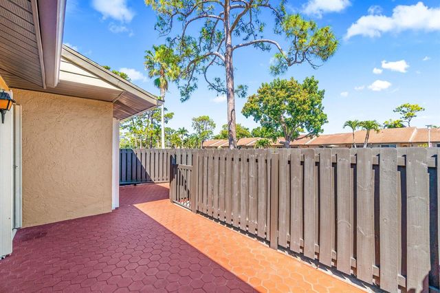 704 Sunny Pine Way C, Greenacres, FL 33415